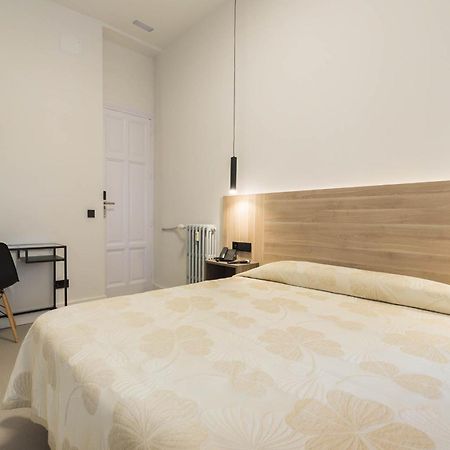 Hostal Excelsior Madrid Esterno foto