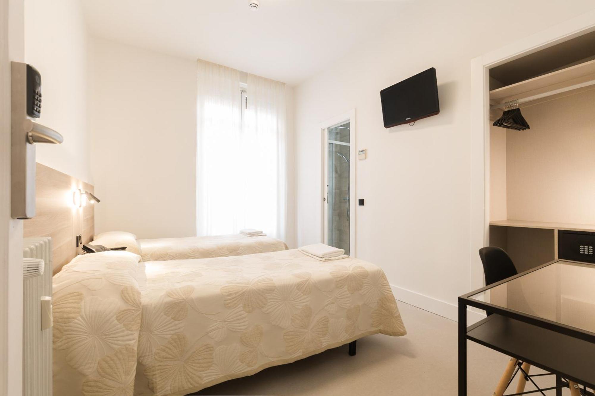 Hostal Excelsior Madrid Esterno foto
