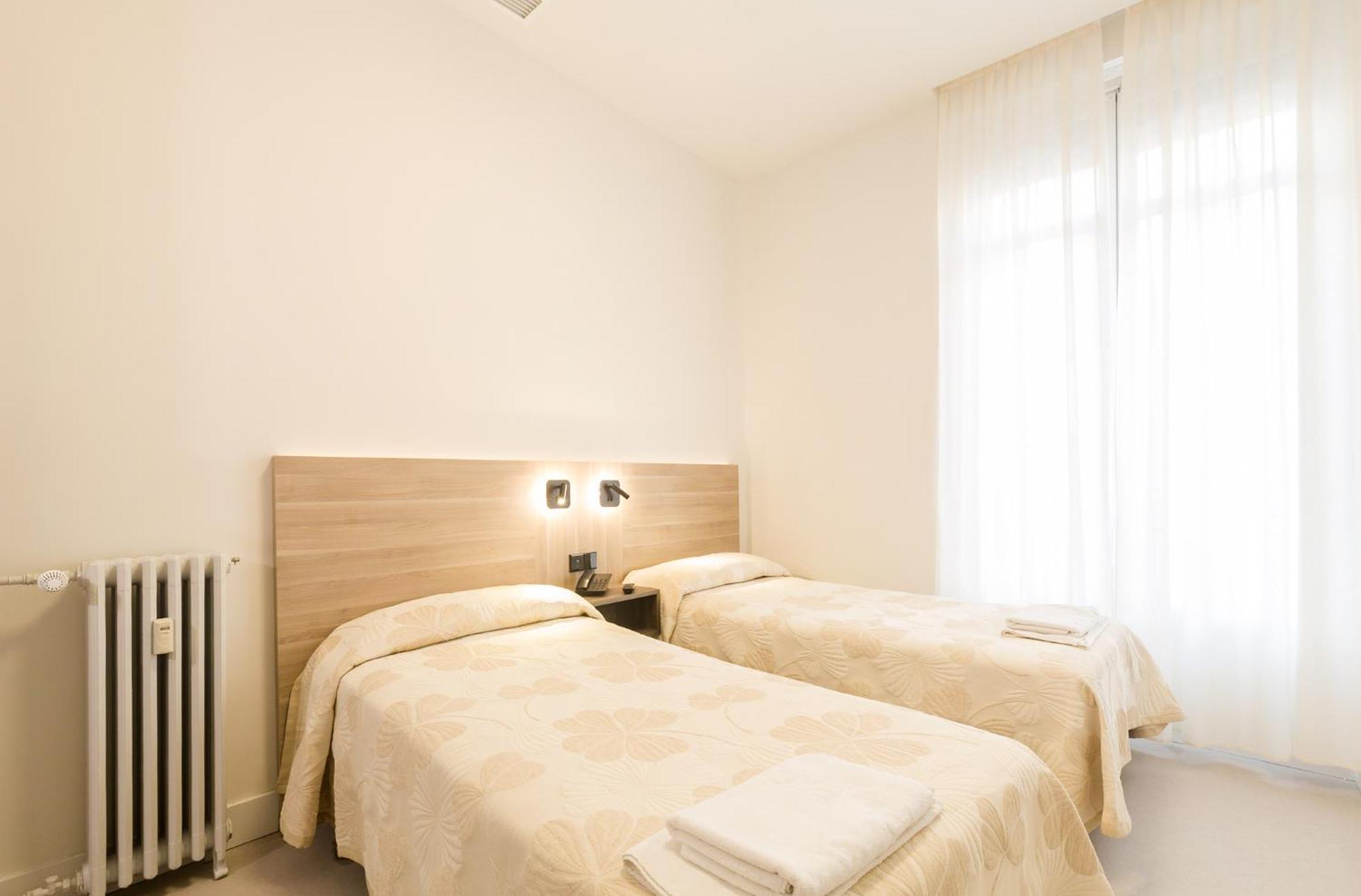 Hostal Excelsior Madrid Esterno foto